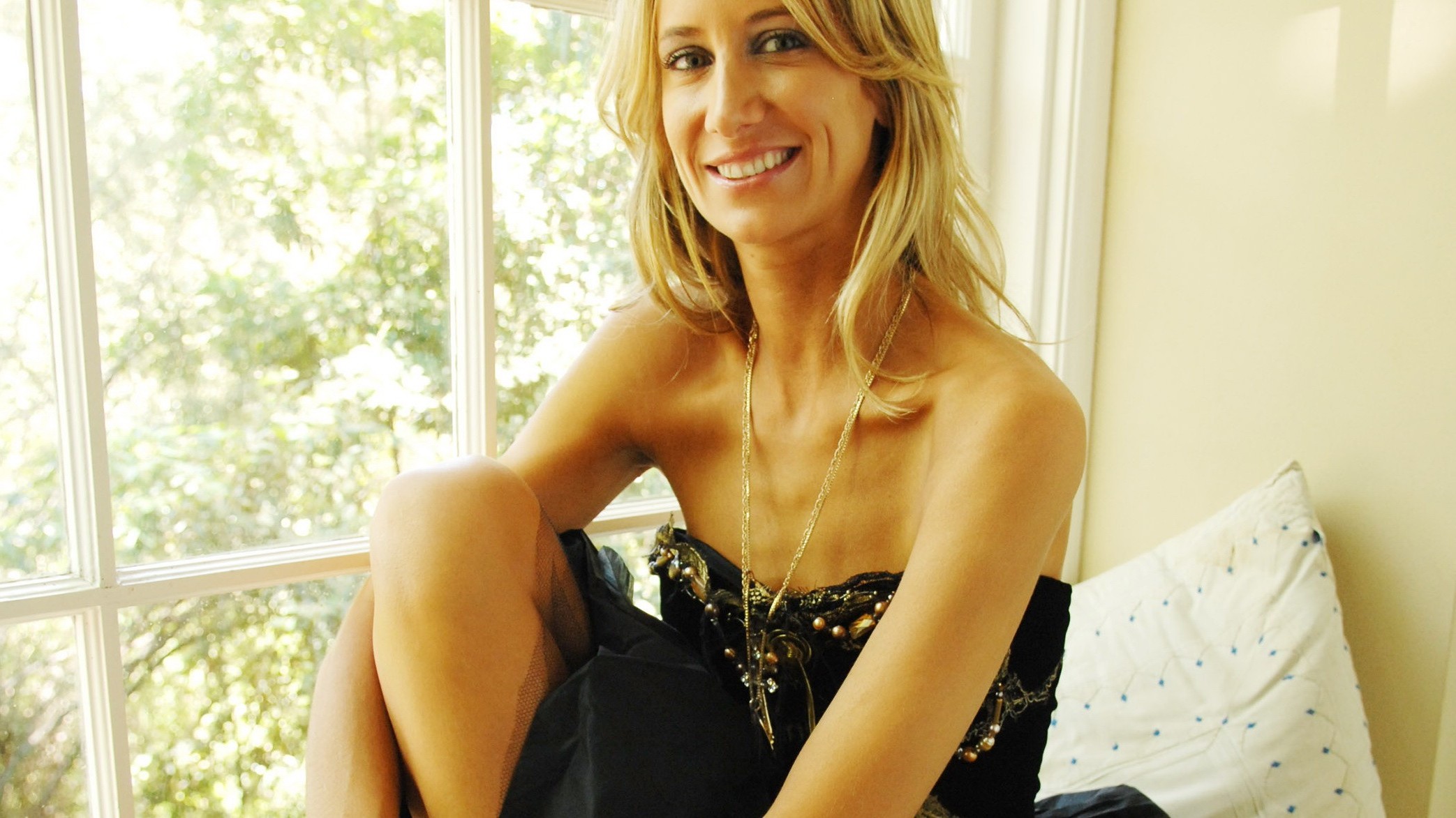 Lady Victoria Hervey, British Wallpaper