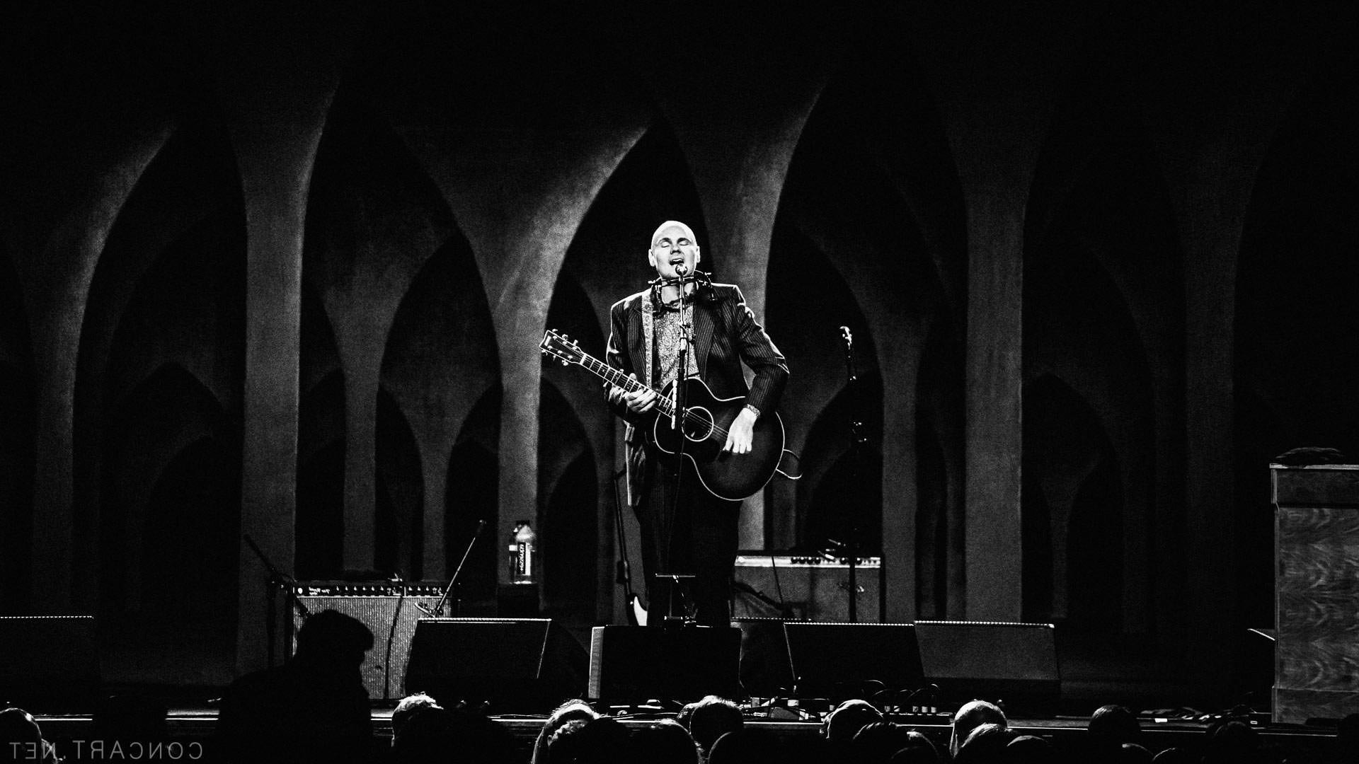 men, Singer, Musicians, Billy Corgan, Crowds, Smashing Pumpkins, Guitar, Concerts, Concert Hall, Indianapolis, USA, Monochrome, Stages, Speakers, Arch Wallpaper