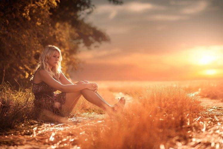 women Outdoors, Women, Model, Sitting, Field, Nature, Sunlight HD Wallpaper Desktop Background