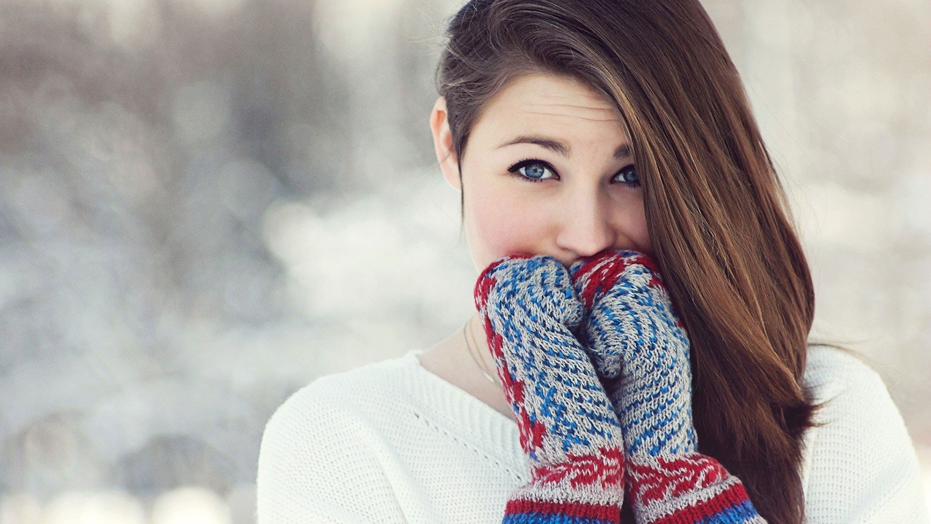 women, Blue Eyes, Brunette, Looking At Viewer, Mittens, Winter Wallpaper