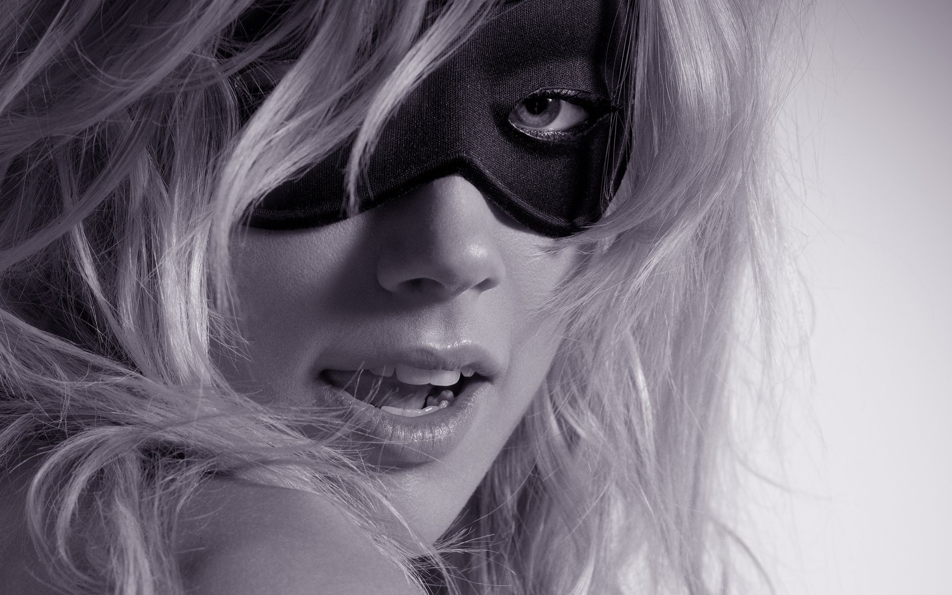 women, Amber Heard, Looking At Viewer, Mask, Monochrome Wallpaper