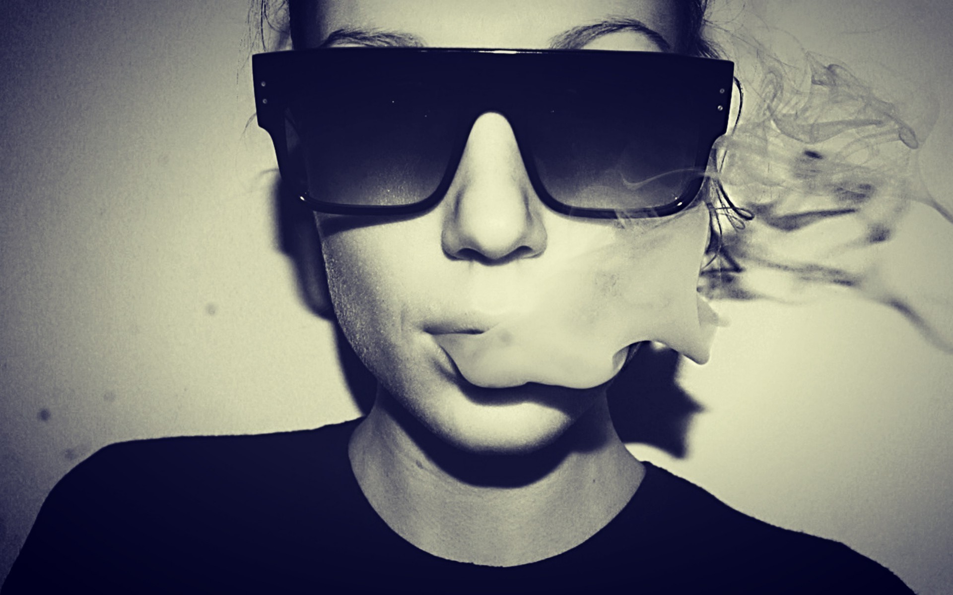 women, Smoking, Monochrome, Sunglasses Wallpaper