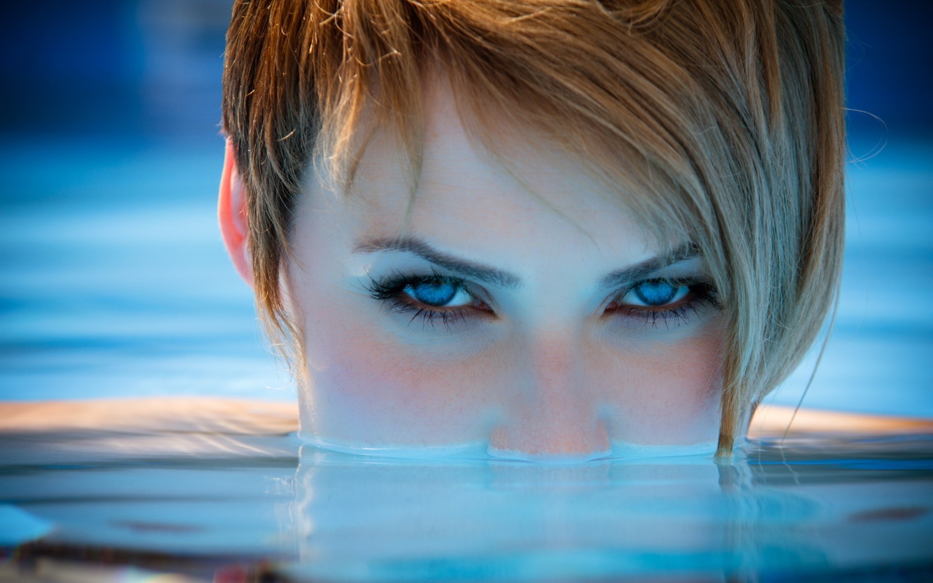 women, Blue Eyes, Looking At Viewer, Short Hair, Swimming Pool Wallpaper