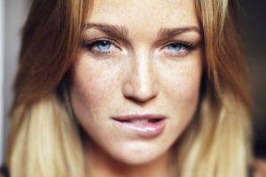 women, Freckles, Dirty Blonde, Blue Eyes, Biting Lip, Looking At Viewer, Caity Lotz