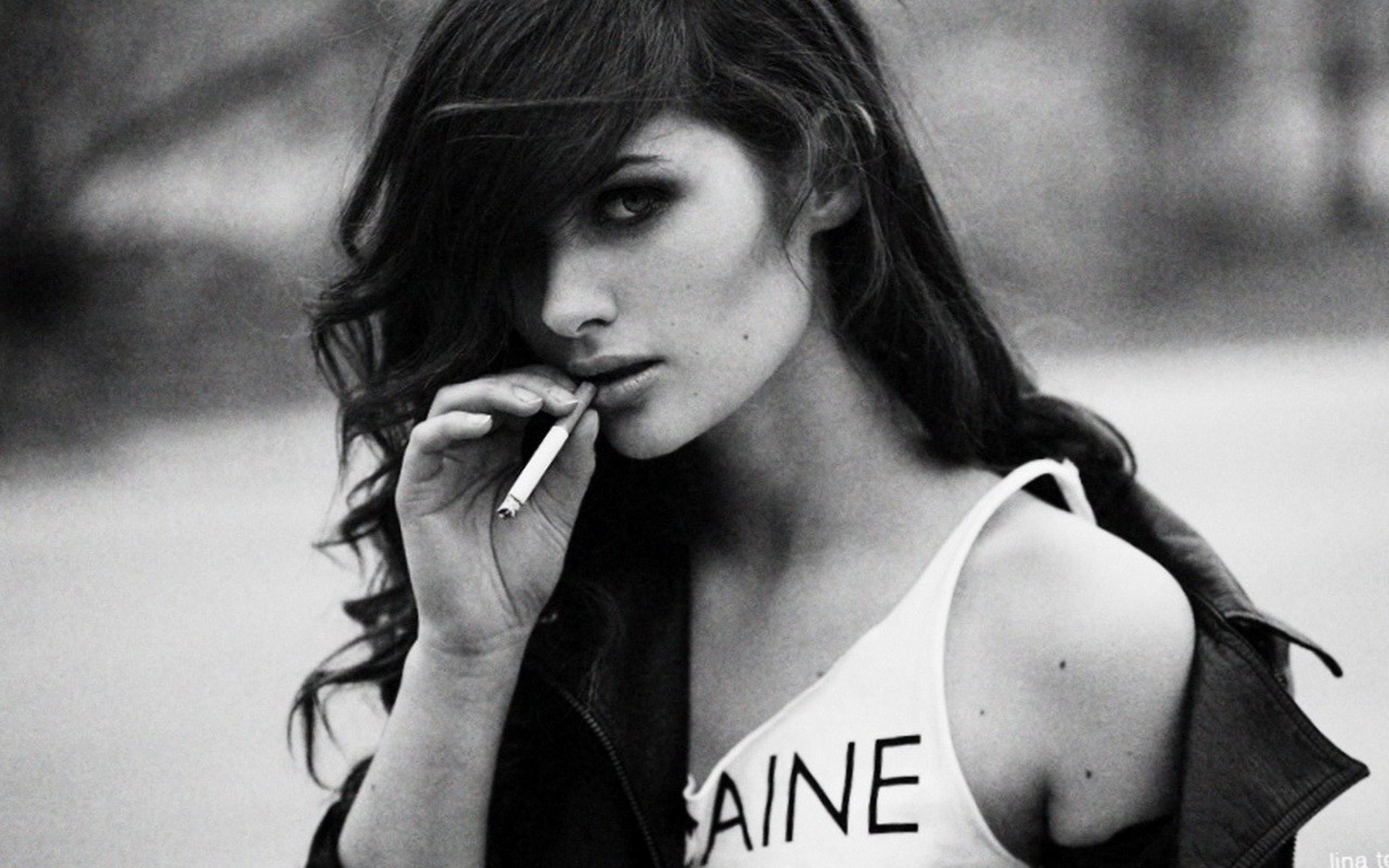 women, Hair In Face, Looking At Viewer, Monochrome, Smoking Wallpaper