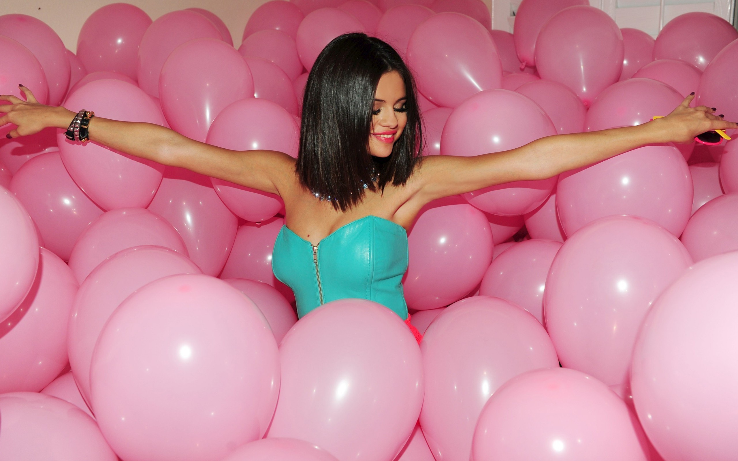 women, Model, Selena Gomez, Balloons, Pink Wallpaper