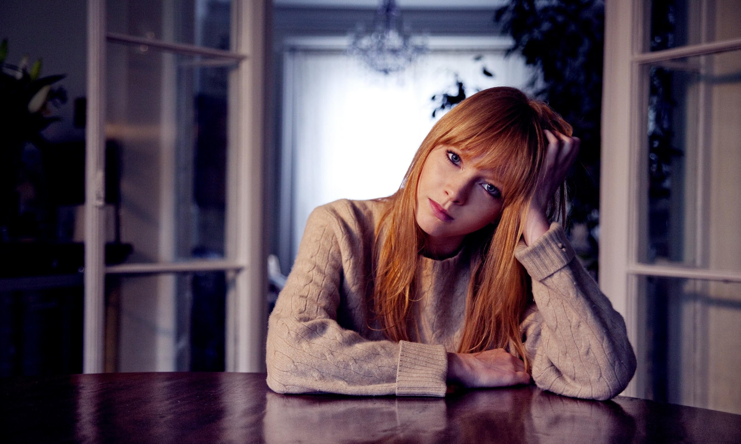 women, Lucy Rose, Redhead, Looking At Viewer, Blue Eyes, Musicians, Table Wallpaper