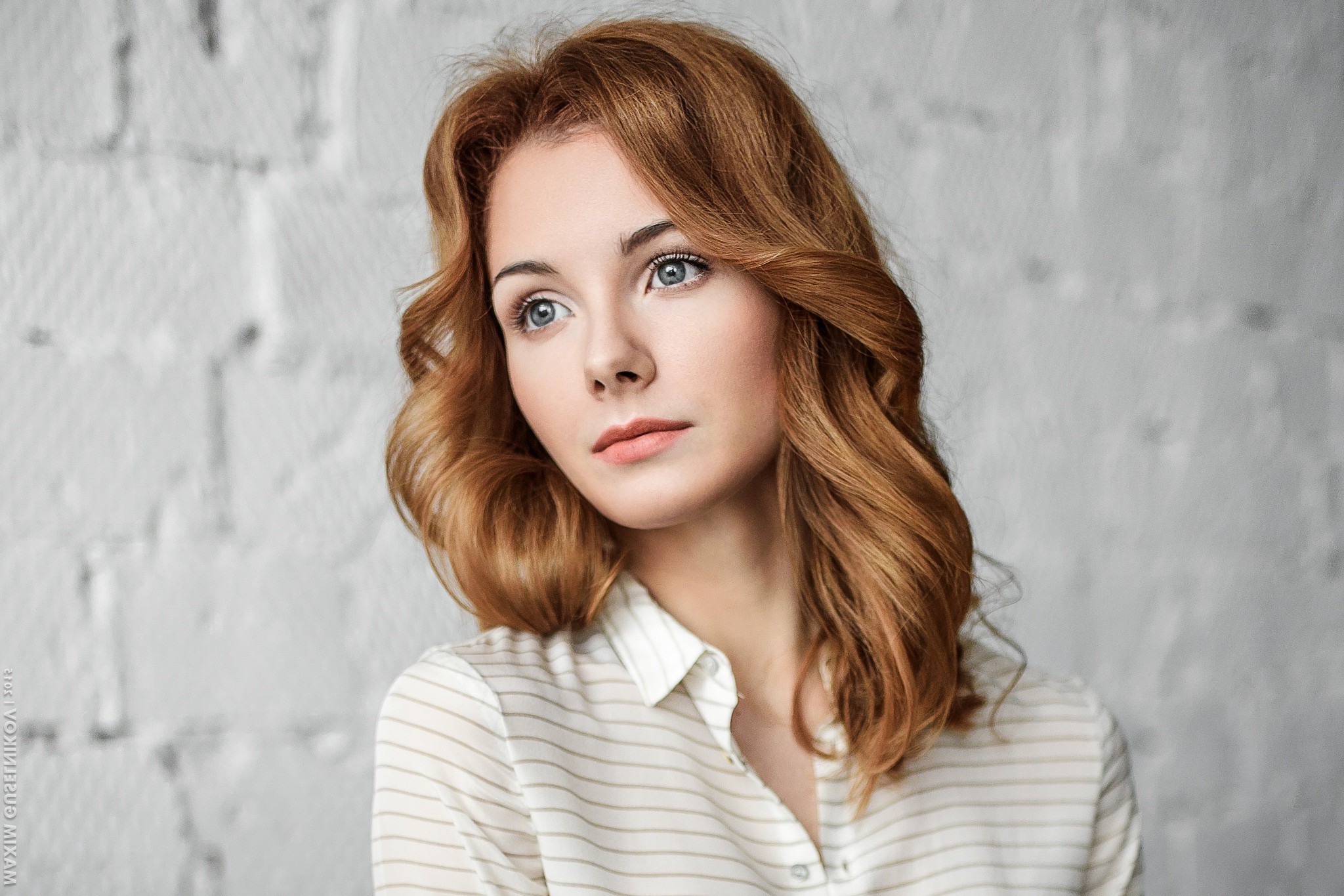 women, Redhead, Face, Blue Eyes, Looking Away, Against Wall, Striped Clothing Wallpaper
