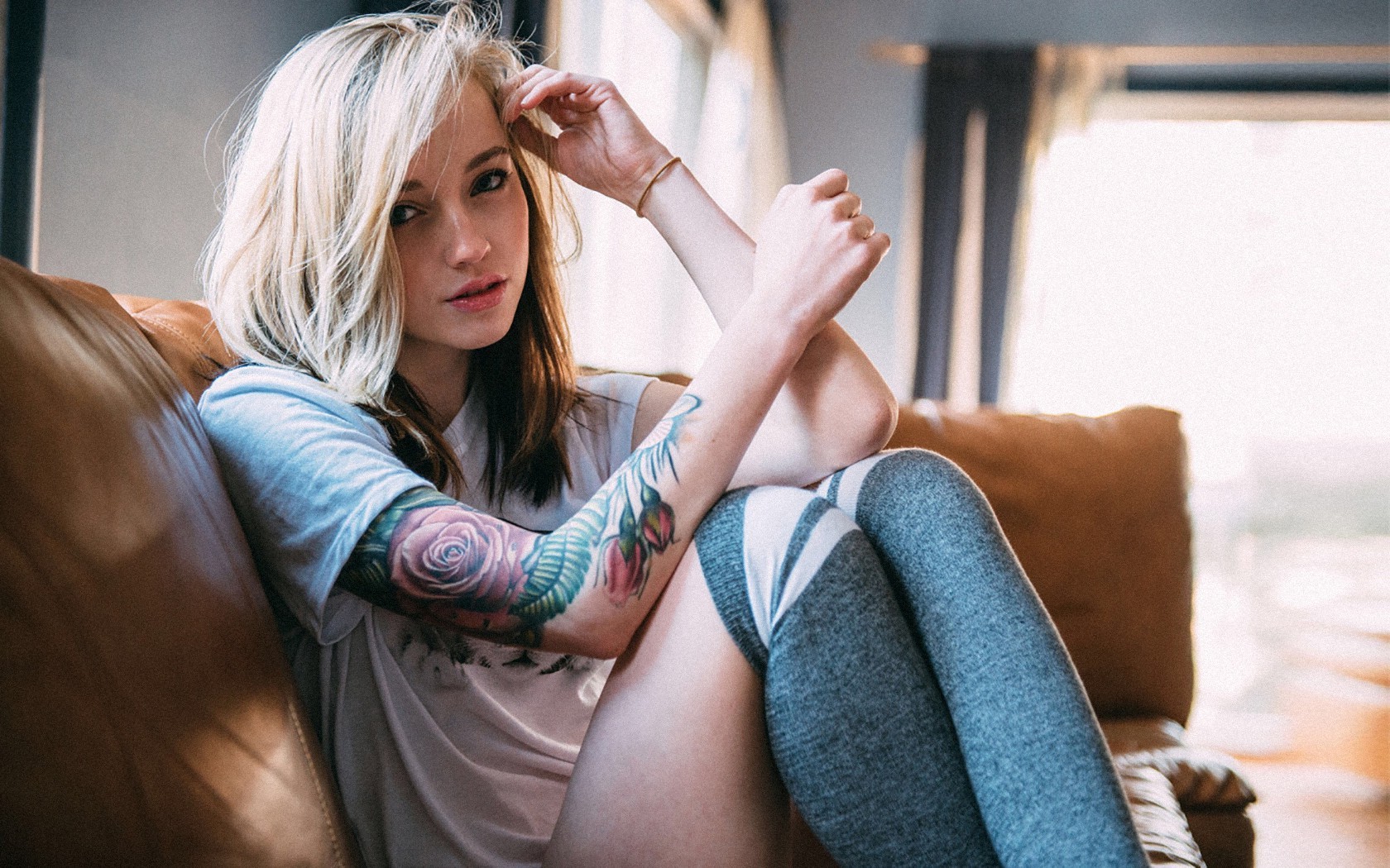 women, Blonde, Looking At Viewer, Tattoo, Knee highs, Couch Wallpaper