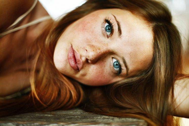 women, Looking At Viewer, Blue Eyes, Lying On Side, Freckles, Brunette, Face HD Wallpaper Desktop Background
