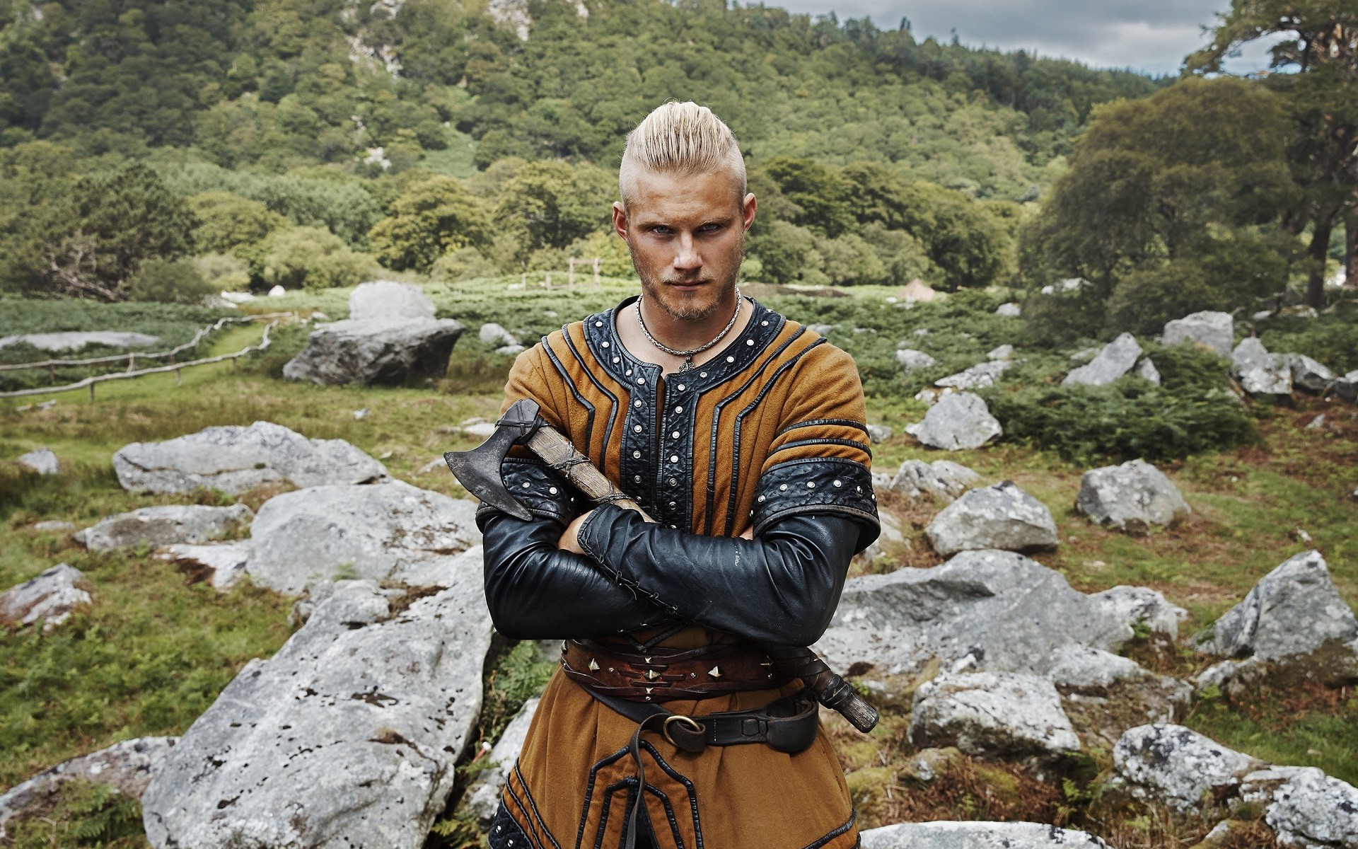 men, Björn Ironside, Alexander Ludwig, Blonde, Actor, TV, Vikings (TV Series), Axes, Traditional Clothing Wallpaper