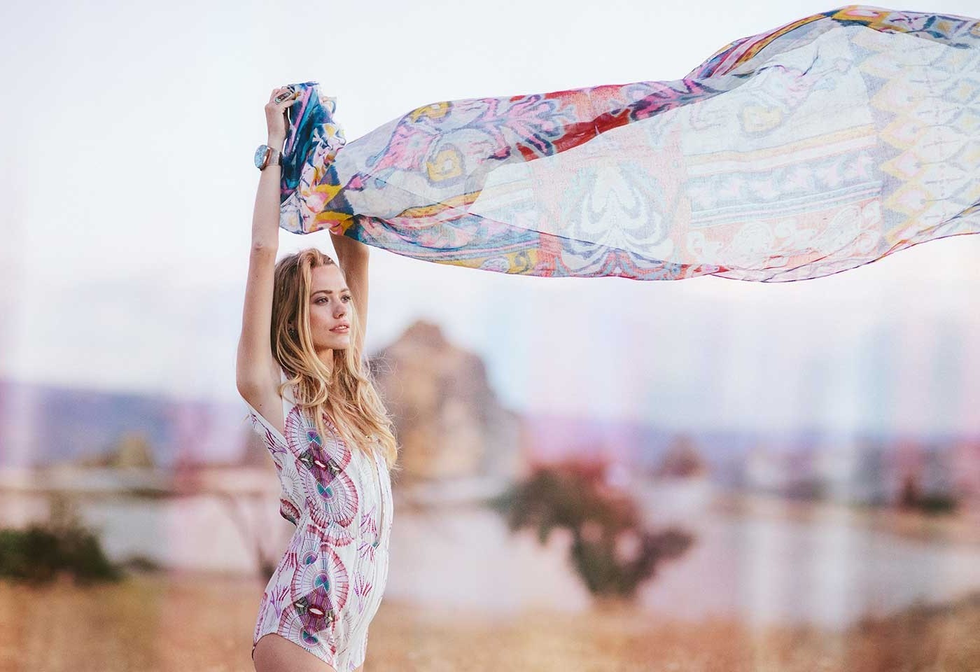 women, Women Outdoors, Looking Away, Arms Up, Dirty Blonde Wallpaper