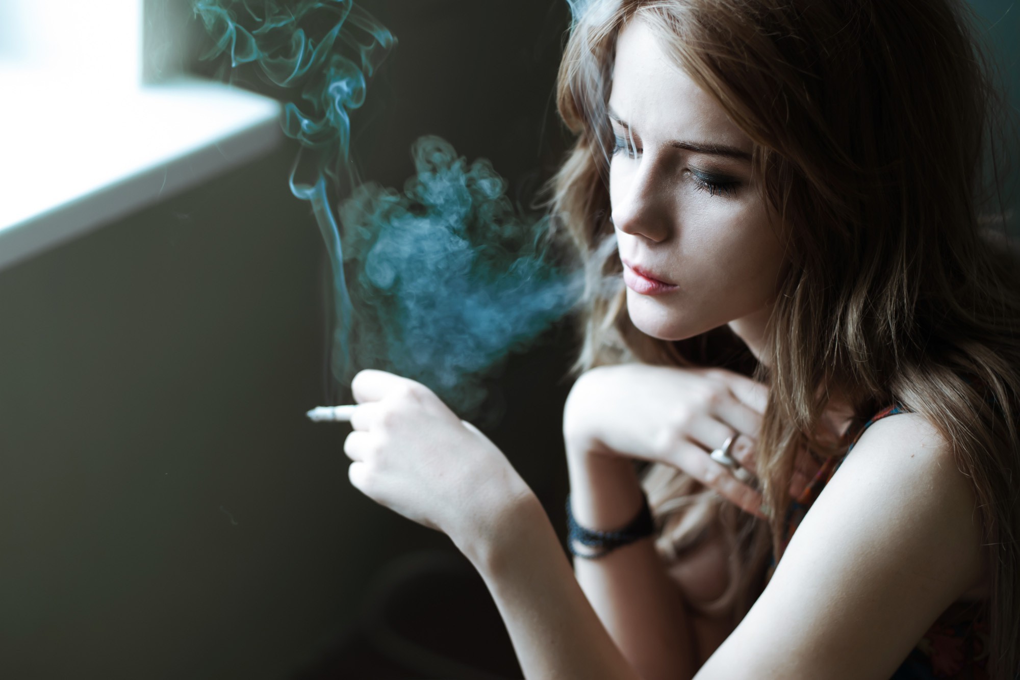 women, Brunette, Smoking, Cigarettes Wallpaper