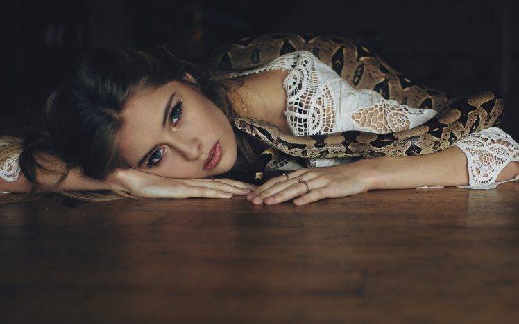 women, Blue Eyes, Looking At Viewer, Lying On Front, Snake, On The Floor HD Wallpaper Desktop Background