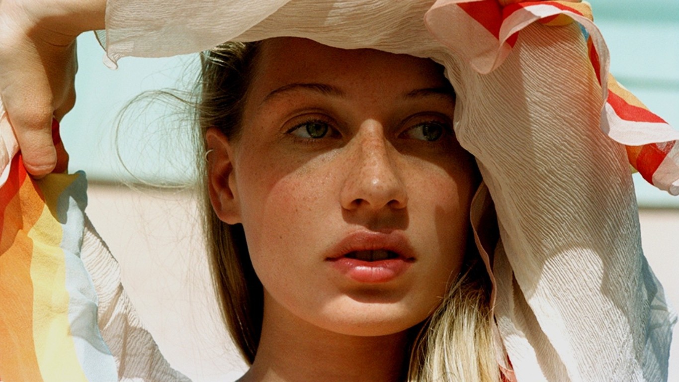 women, Model, Face, Freckles Wallpaper