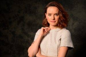 Daisy Ridley, Women, Actress, Brunette, Celebrity, Looking At Viewer, Portrait, Simple Background