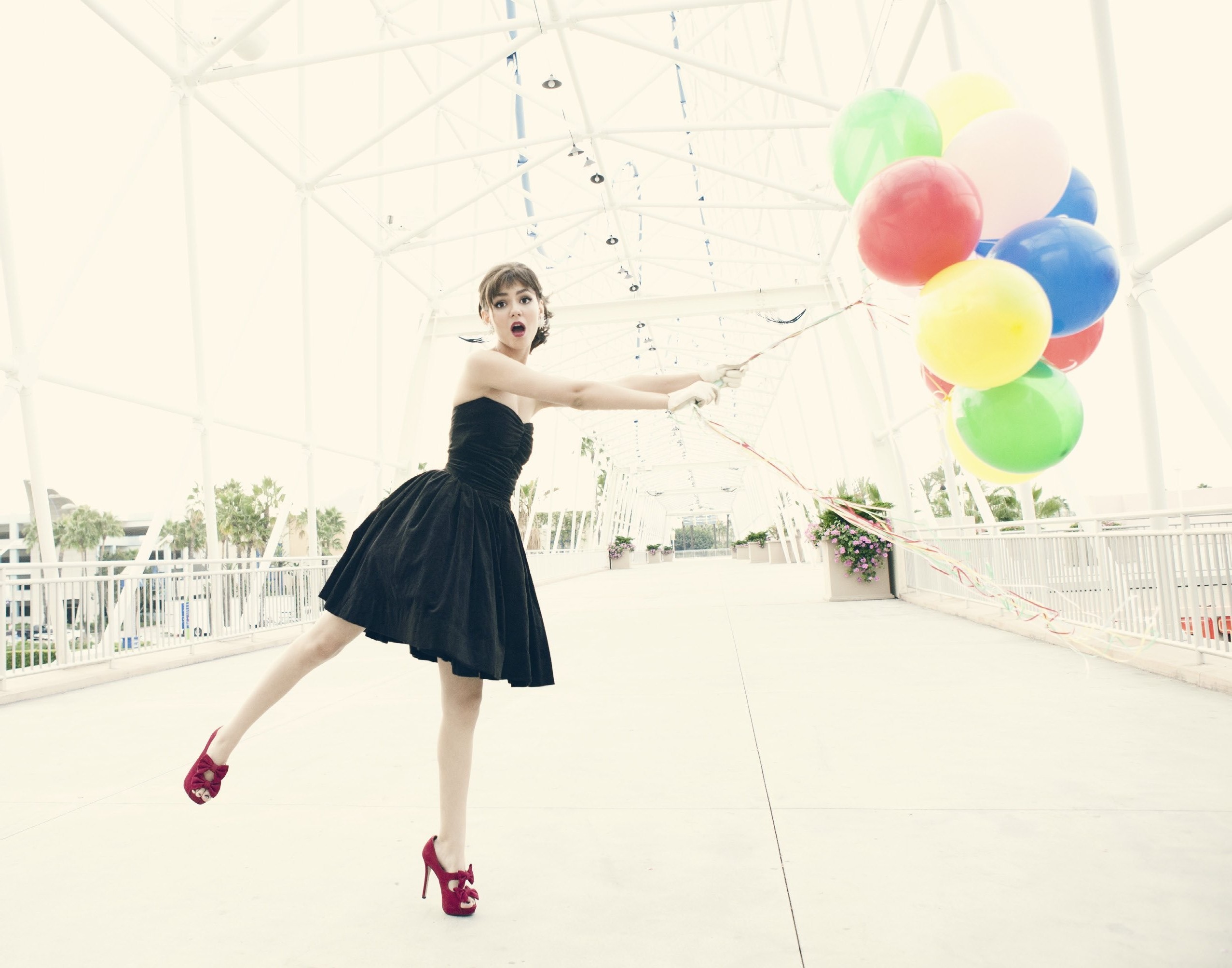 Victoria Justice, Black Dress, Balloons Wallpaper