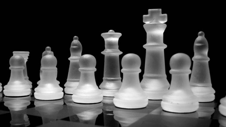 chess, Board Games, Monochrome, Digital Art, 3D, Reflection, Checkered, Black, White, Glass, Glowing, Black Background HD Wallpaper Desktop Background