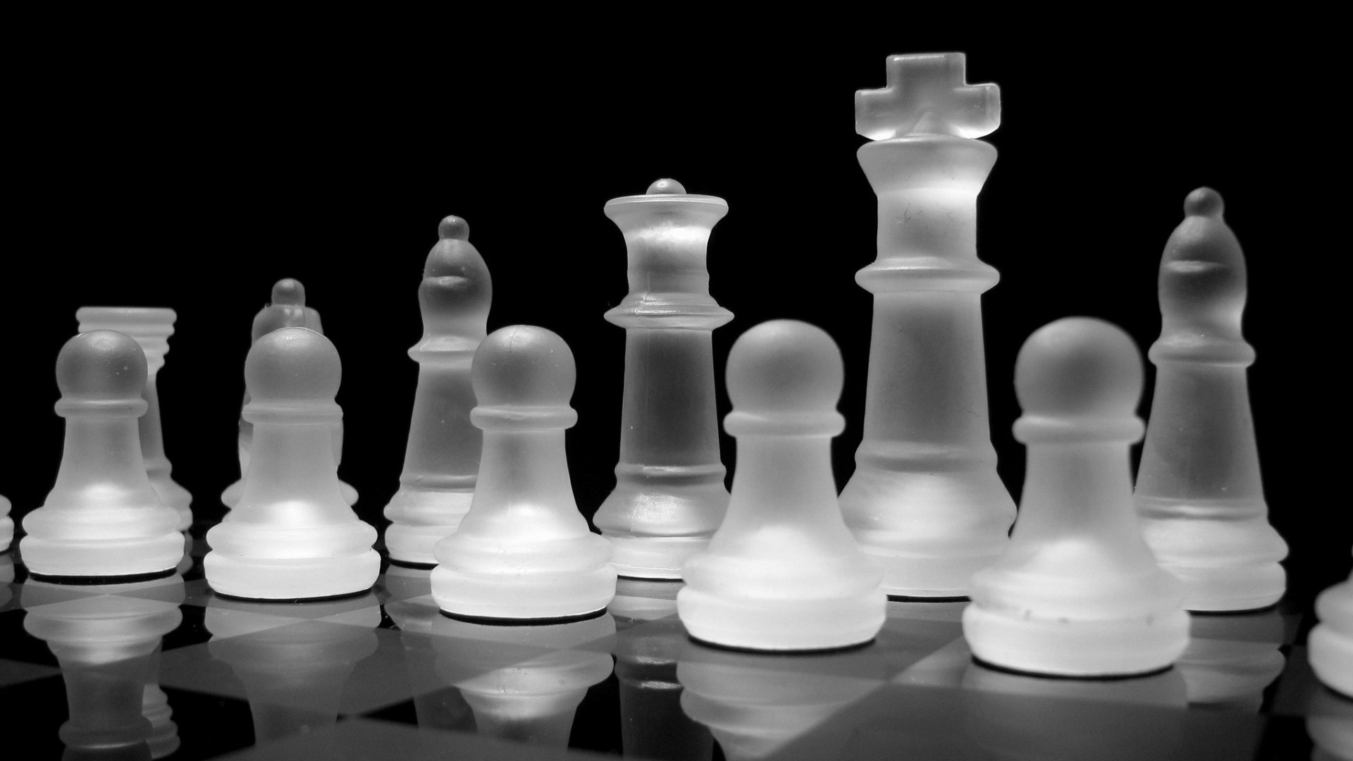 chess, Board Games, Monochrome, Digital Art, 3D, Reflection, Checkered, Black, White, Glass, Glowing, Black Background Wallpaper