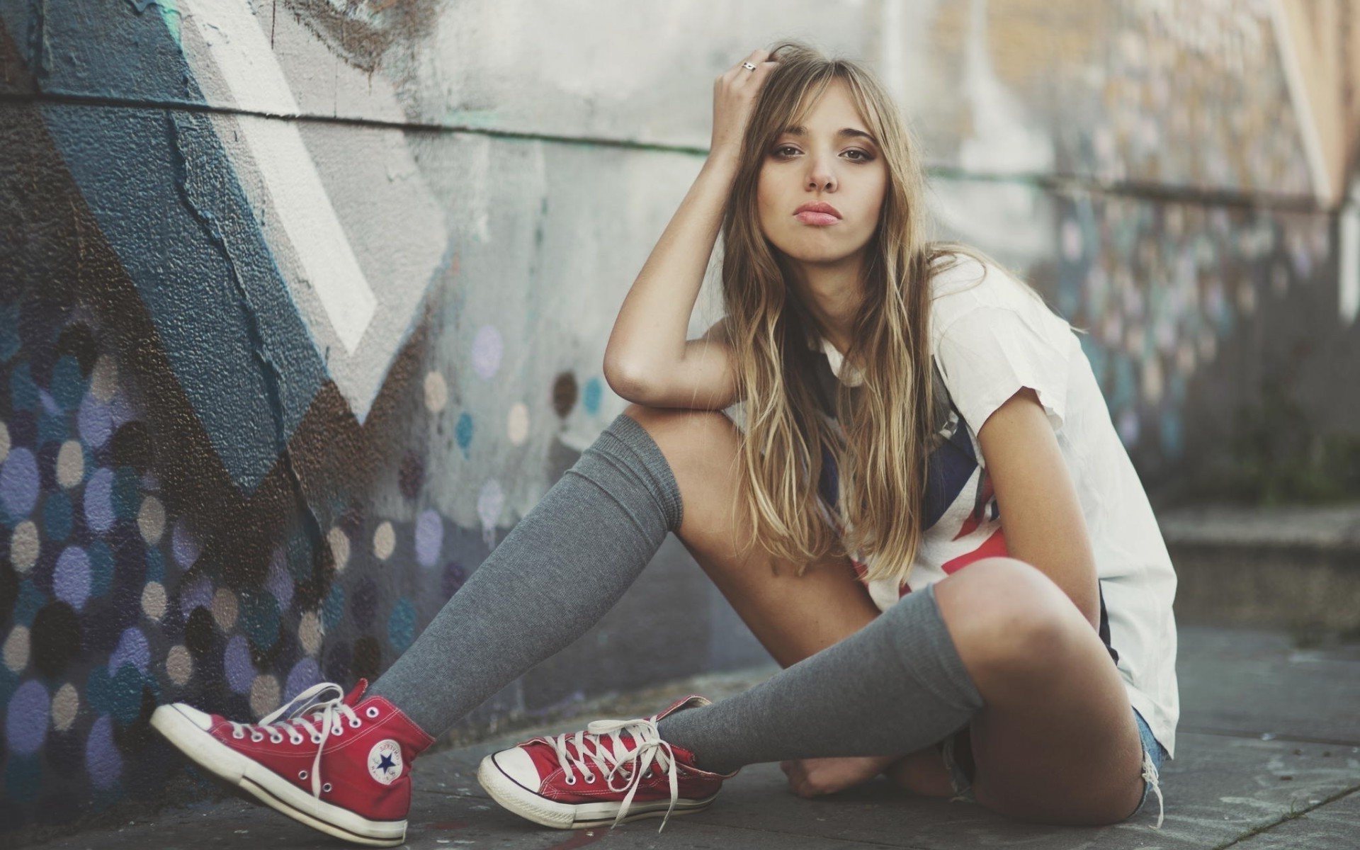 women, Converse, Blonde, Sitting, Knee highs, Graffiti Wallpaper