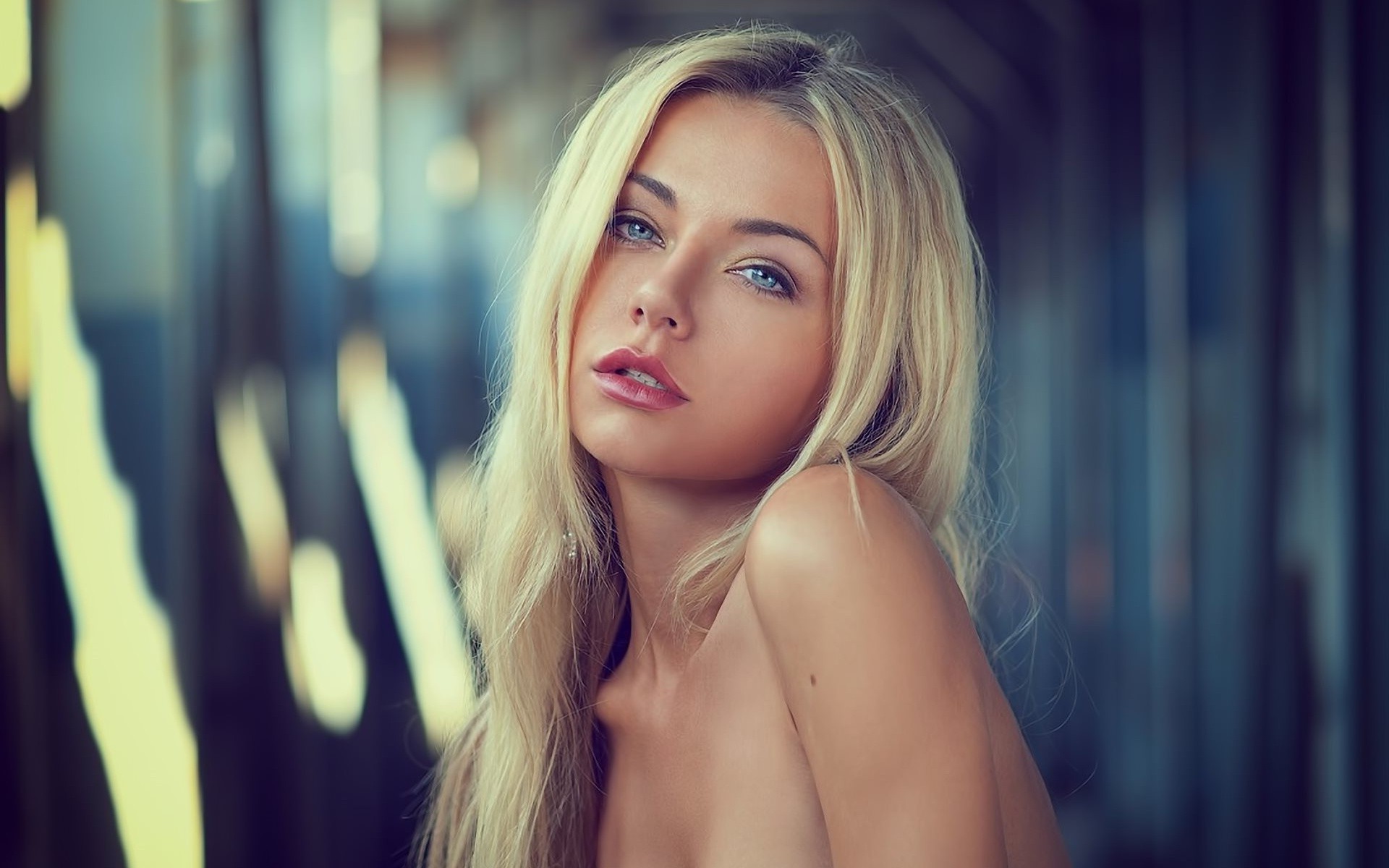 Blue eyes and blonde hair: A classic combination - wide 7