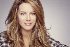 Kate Beckinsale, Blonde, Women, Face, Long Hair, Simple Background, Smiling, Looking At Viewer