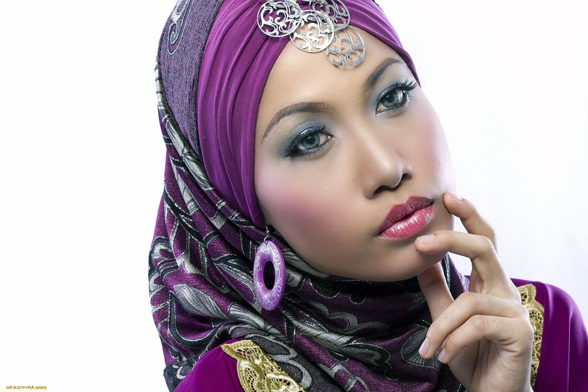 Asian, Muslim, Makeup, Eyes, Lips Wallpaper