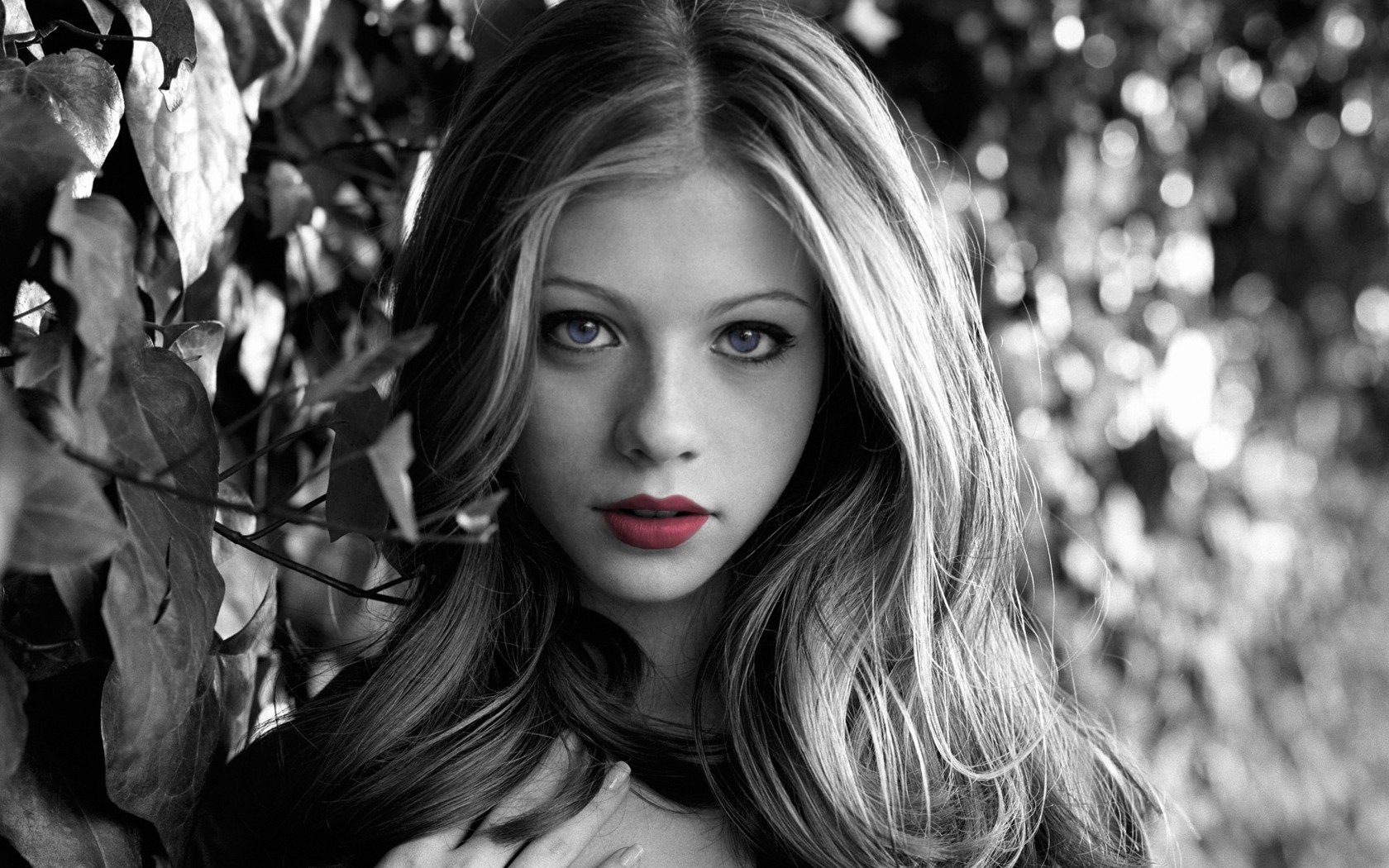Michelle Trachtenberg, Selective Coloring, Actress, Leaves, Bokeh, Blue Eyes Wallpaper
