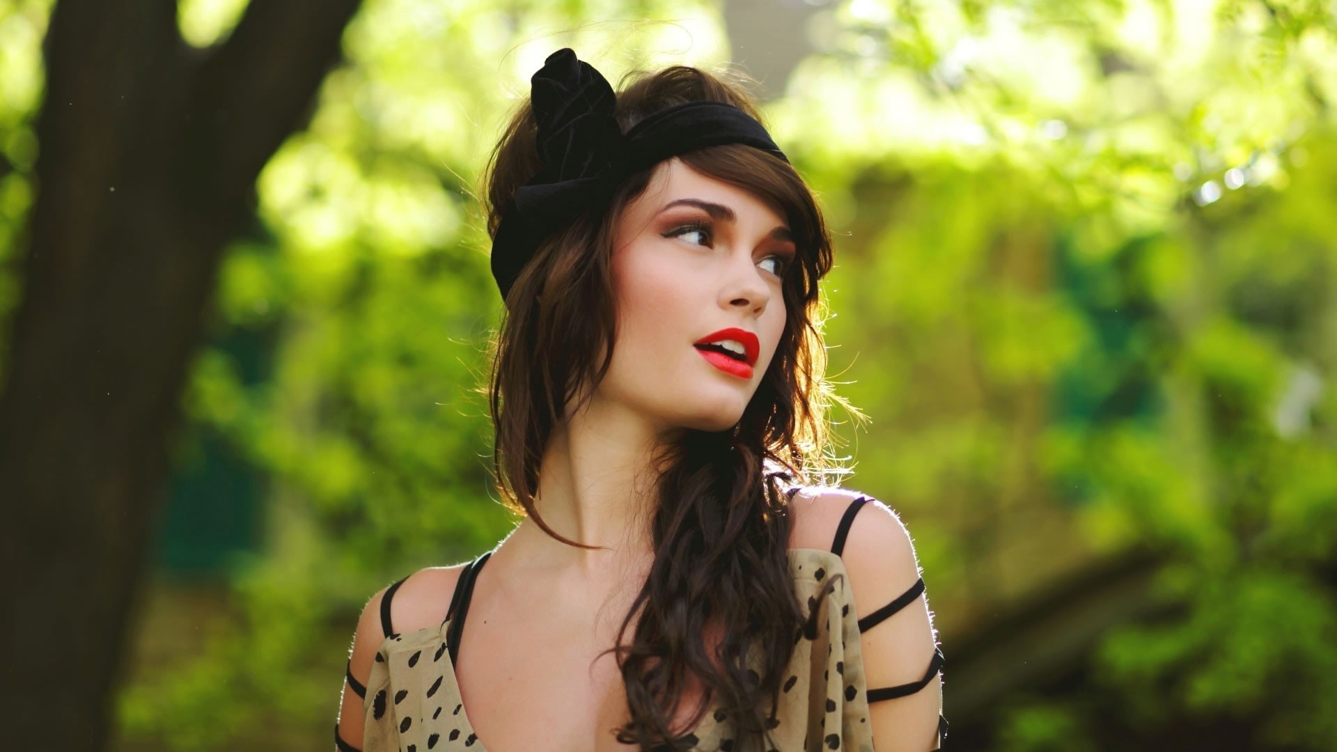 women Outdoors Wallpaper