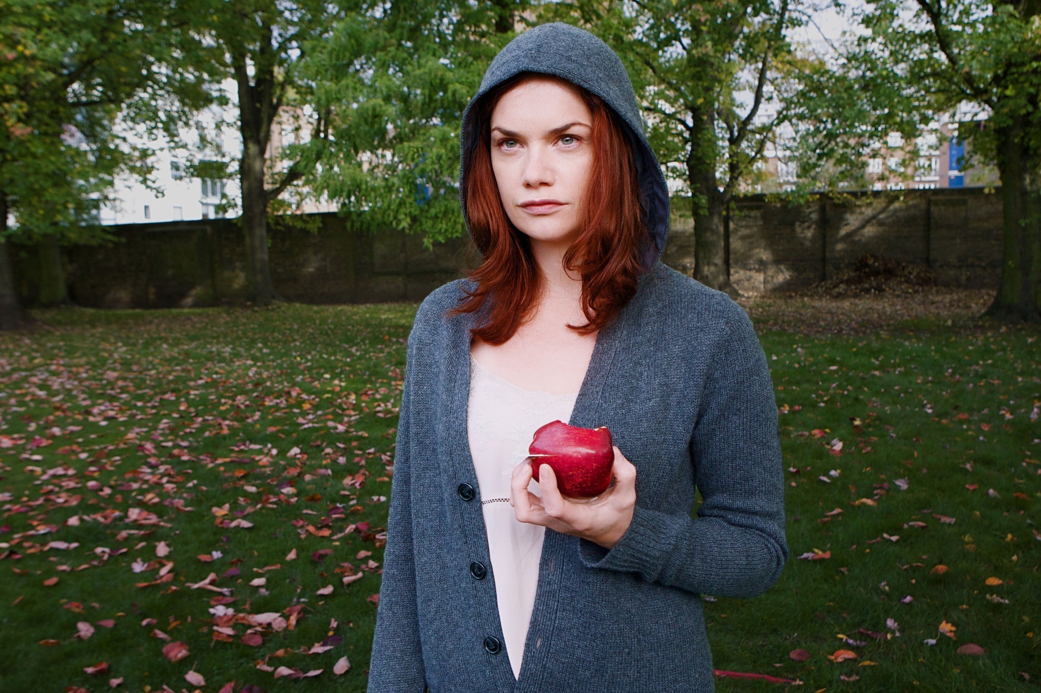 women, Apples, Redhead, Ruth Wilson Wallpaper