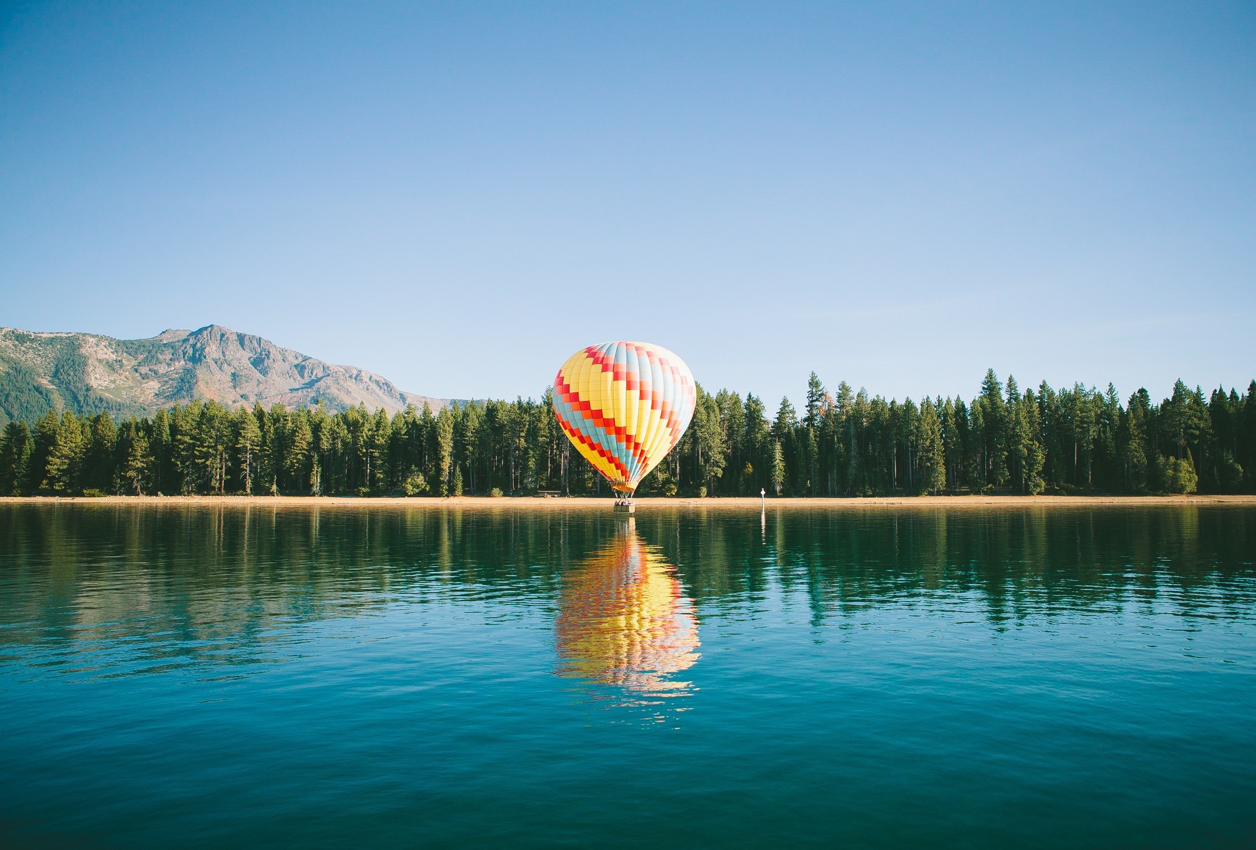 balloon, Landscape, River, Mountains, Trees, Hot Air Balloons Wallpaper