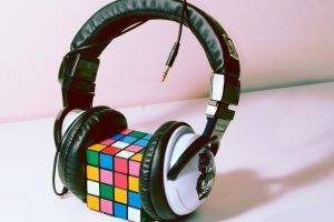 headphones, Rubiks Cube