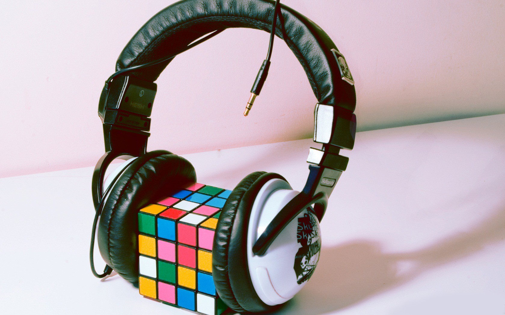 headphones, Rubiks Cube Wallpaper