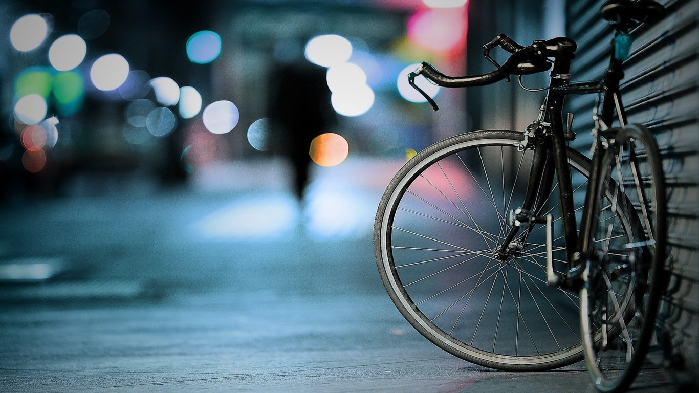 depth Of Field, Street In The City, Bicycle Wallpaper