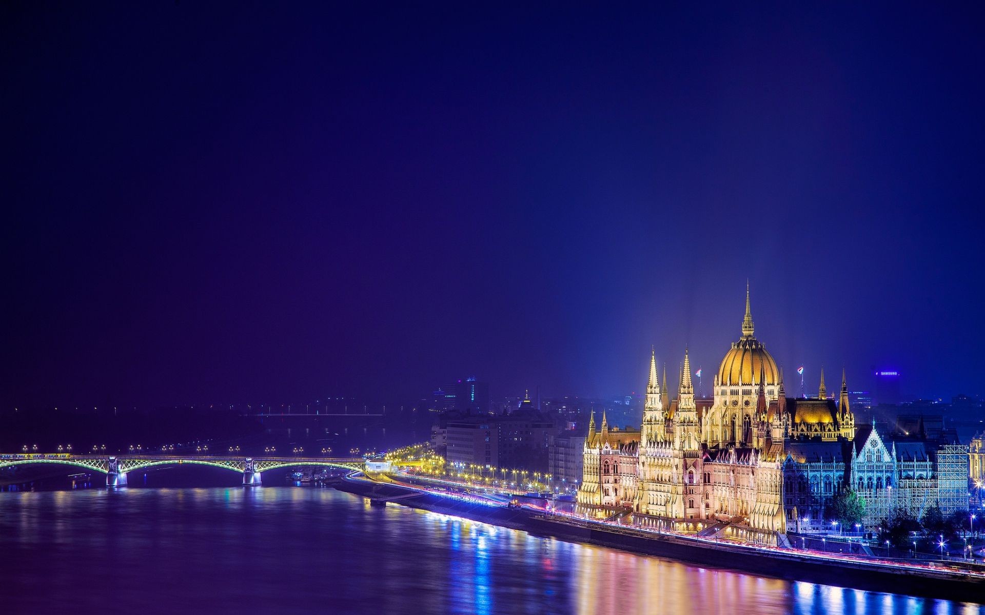 Hungary, Budapest, Chain Bridge, Hungarian Parliament Building Wallpaper