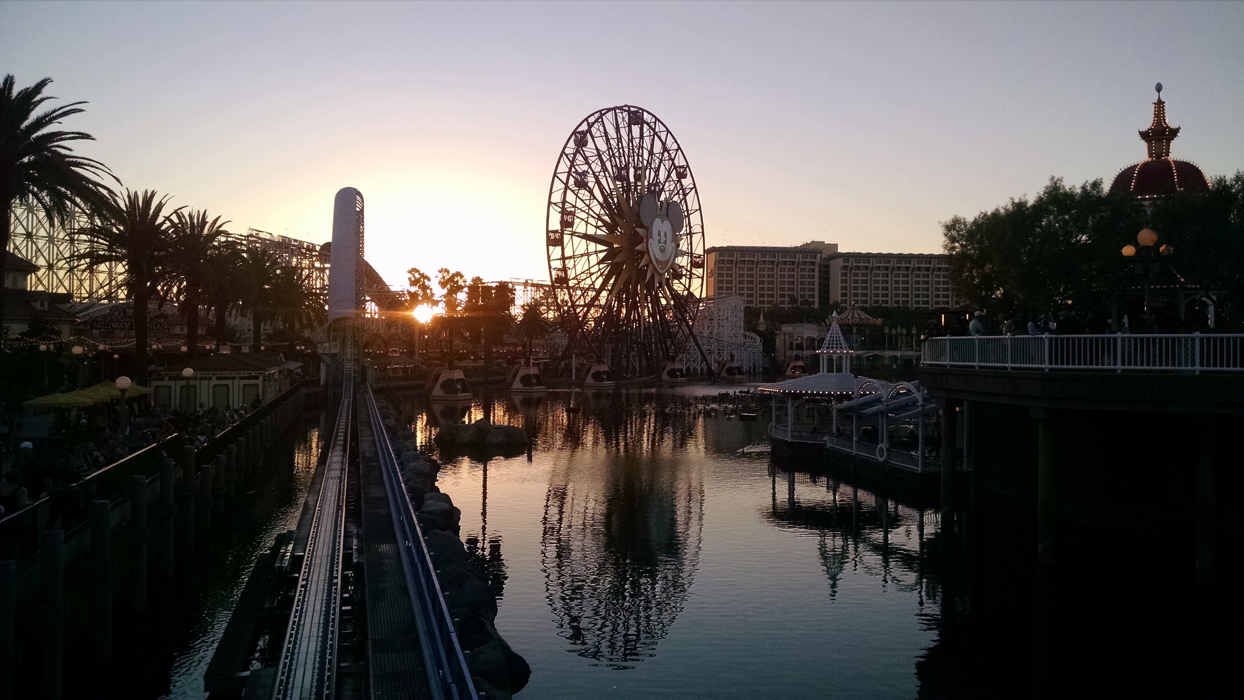 Disney, Mickey Mouse, Sunset, Reflection, Palm Trees, Ferris Wheel, California, Disneyland Wallpaper