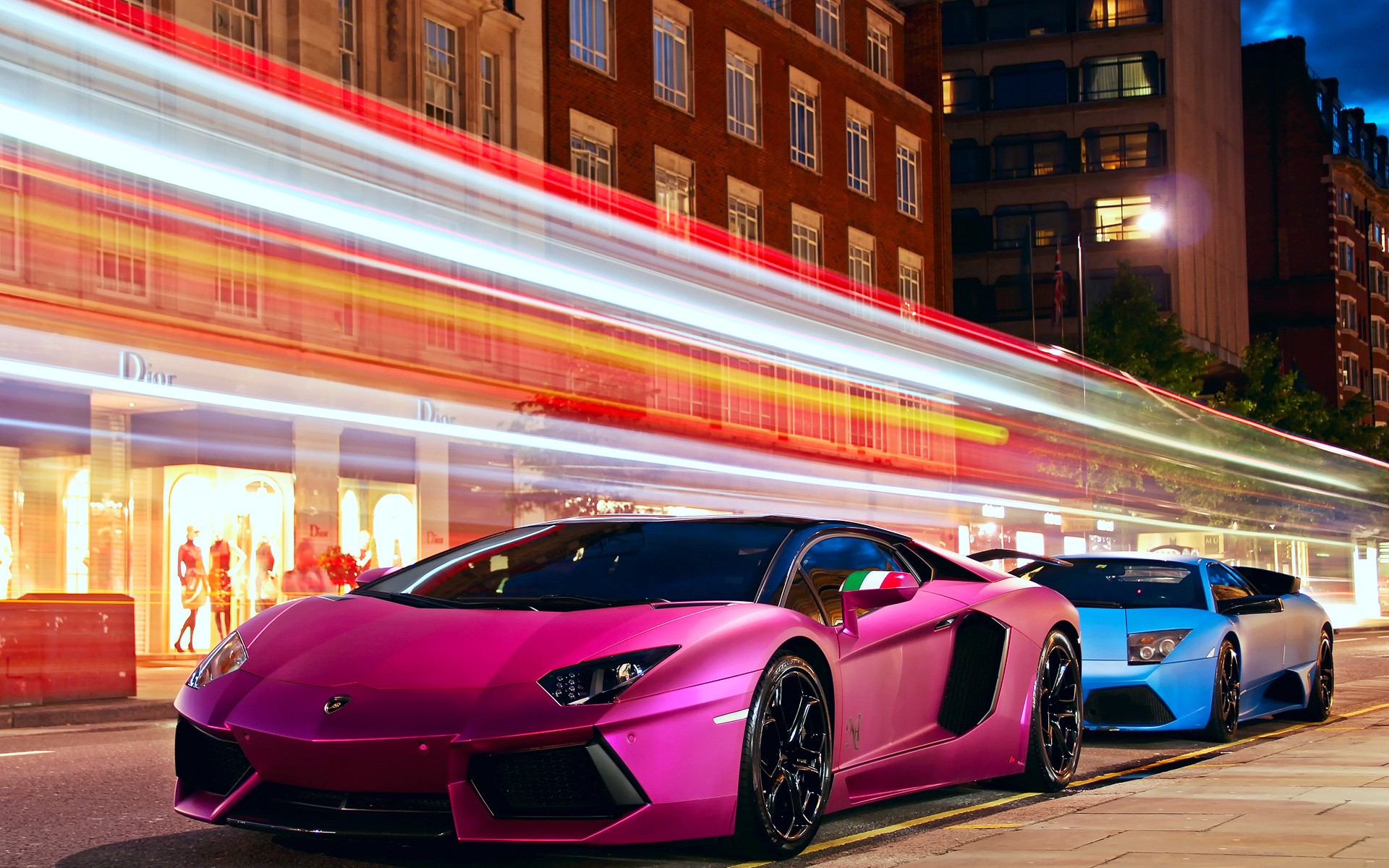 Пурпурная Lamborghini без смс
