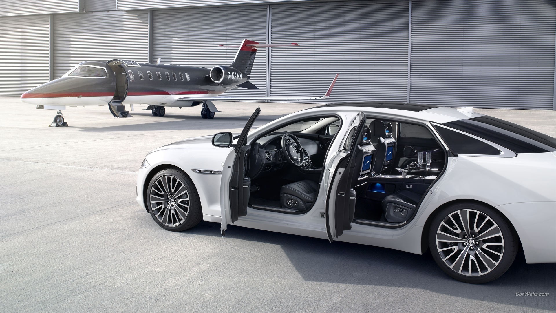 Jaguar XJ Wallpaper