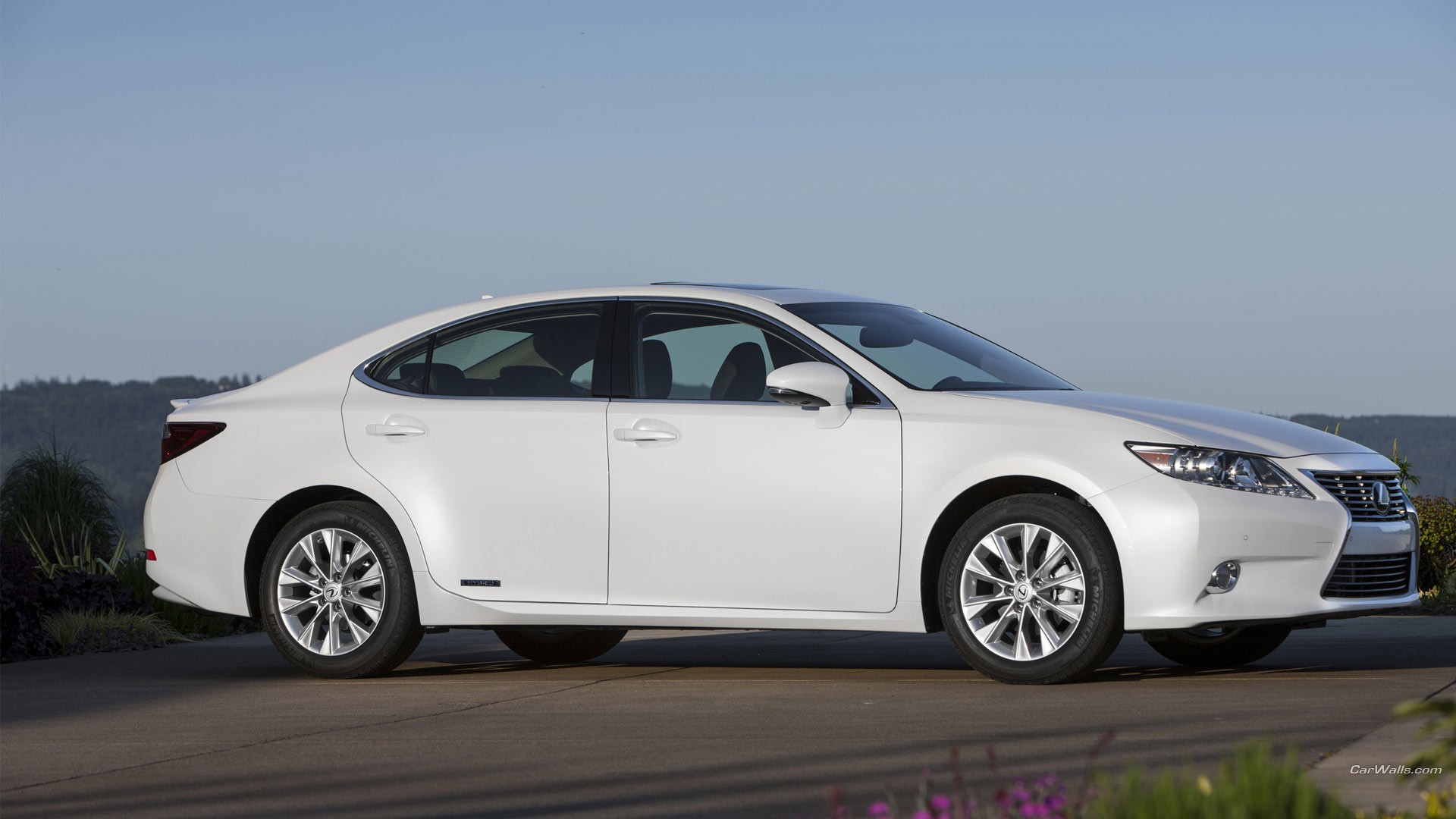 Lexus ES300h Wallpaper