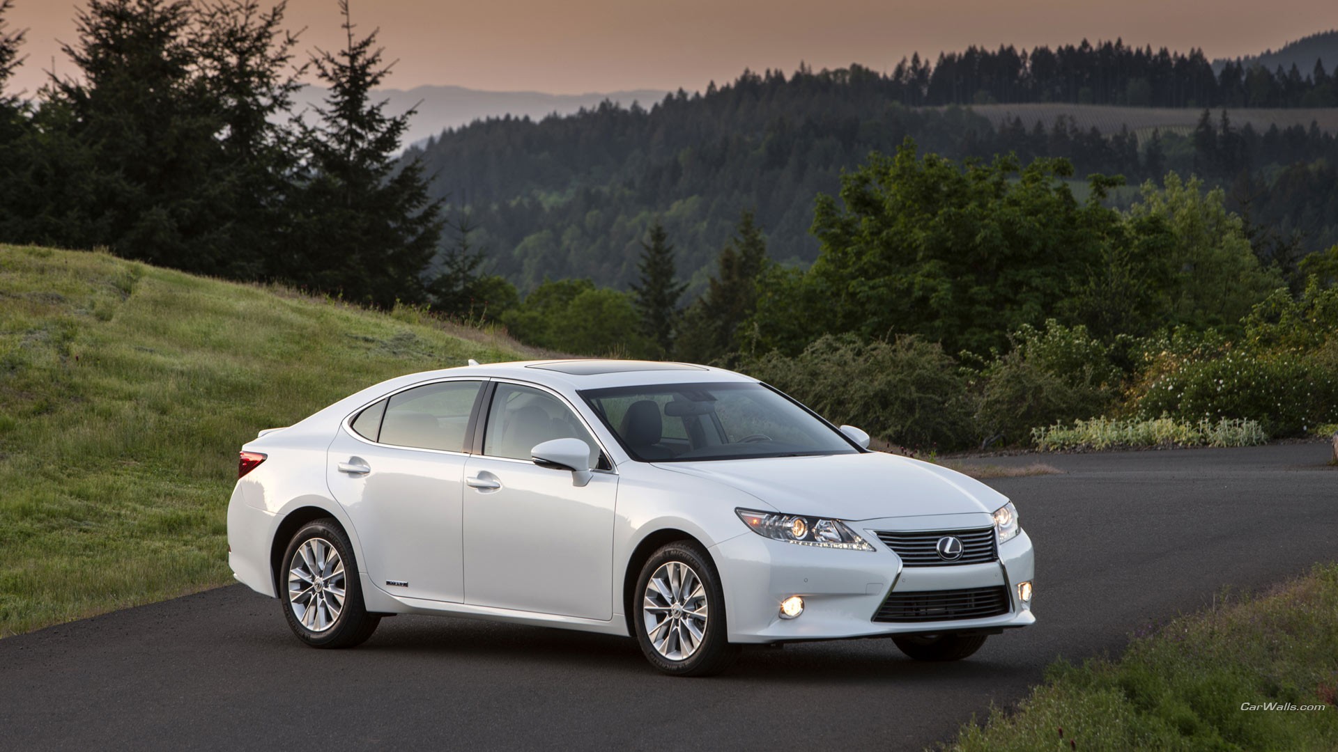Lexus ES300h Wallpaper