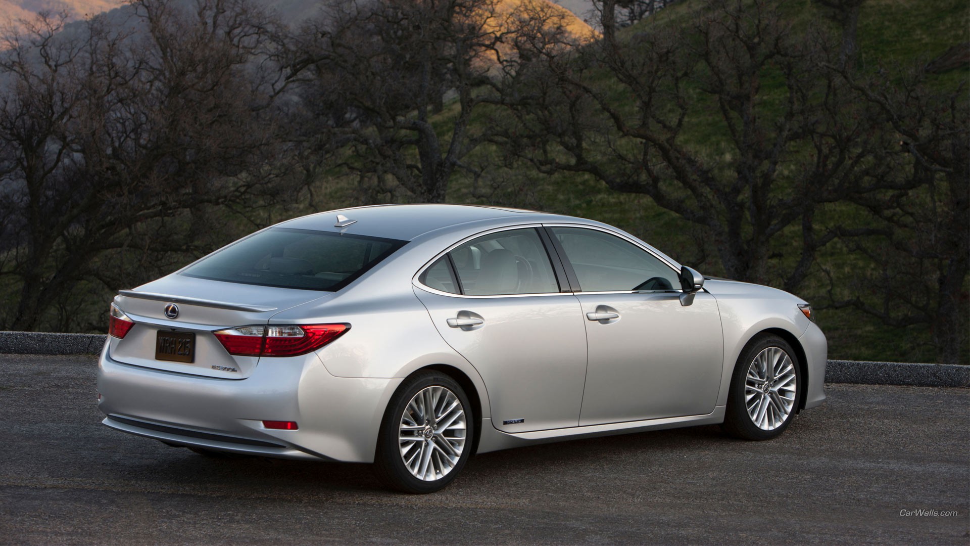 Lexus ES300h Wallpaper