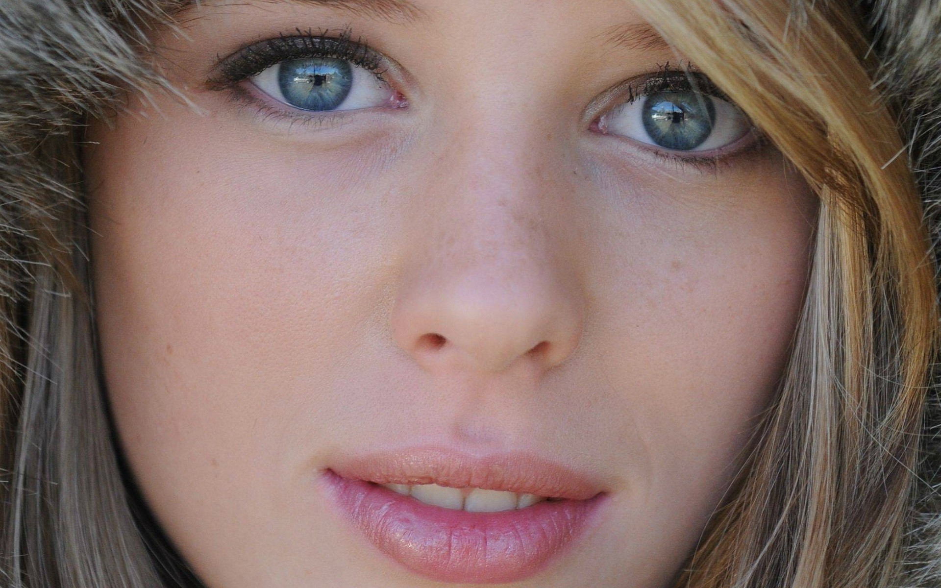 Shes got blue eyes. Красивое лицо. Лицо девушки. Красивые женские лица. Русые глаза.
