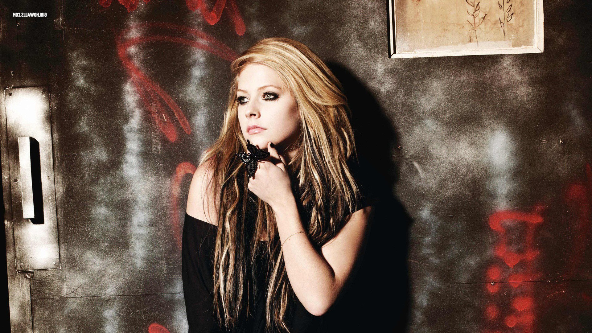 Avril Lavigne, Blonde, Blue Eyes Wallpaper