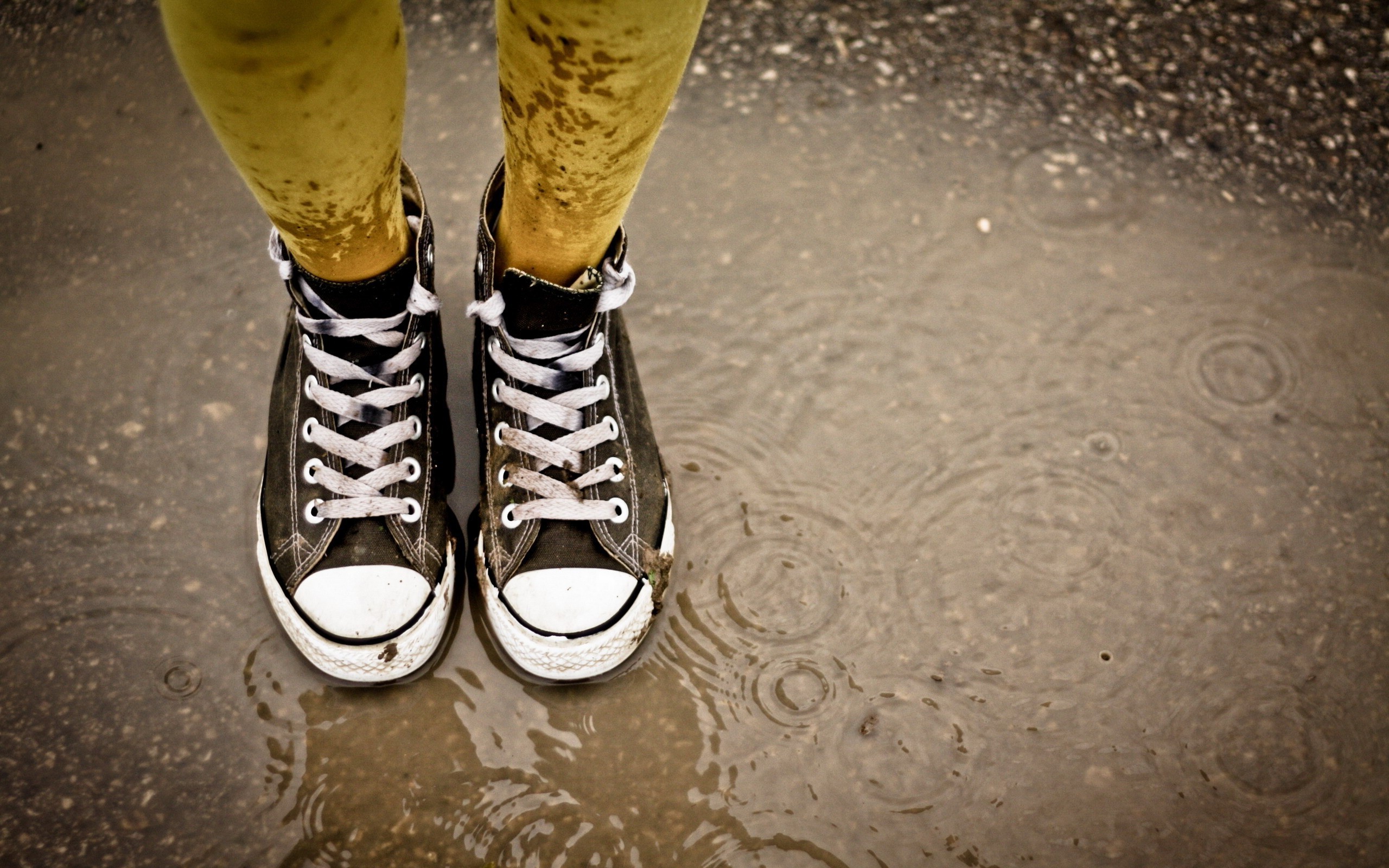 ripples, Rain, Shoes, Puddle, Converse Wallpaper