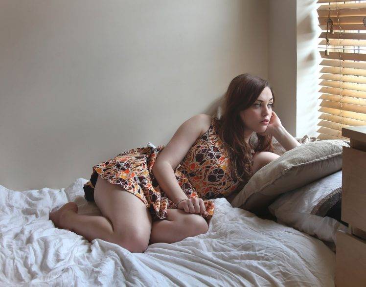Imogen Dyer, In Bed, Long Hair HD Wallpaper Desktop Background