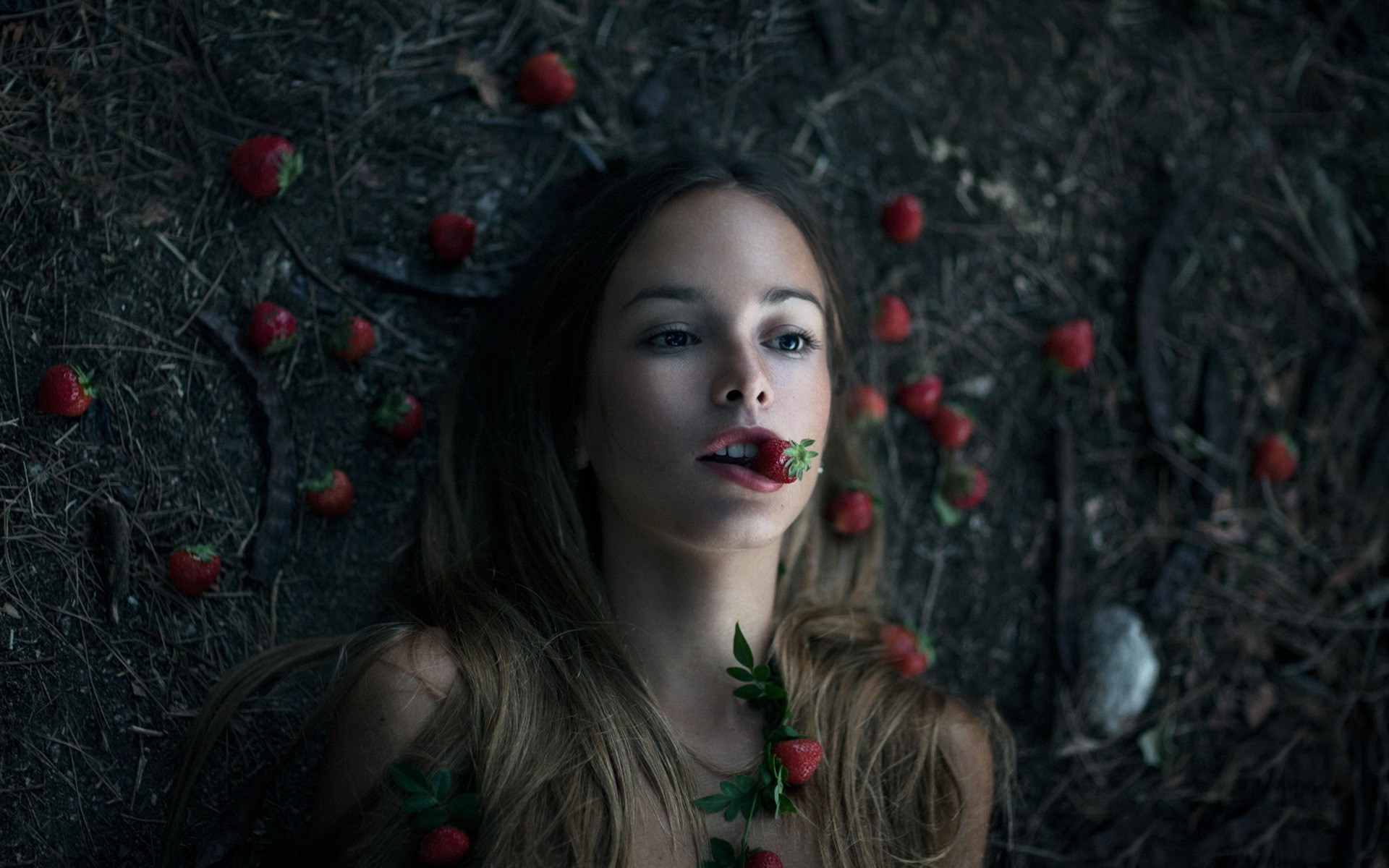 strawberries, Women Wallpaper
