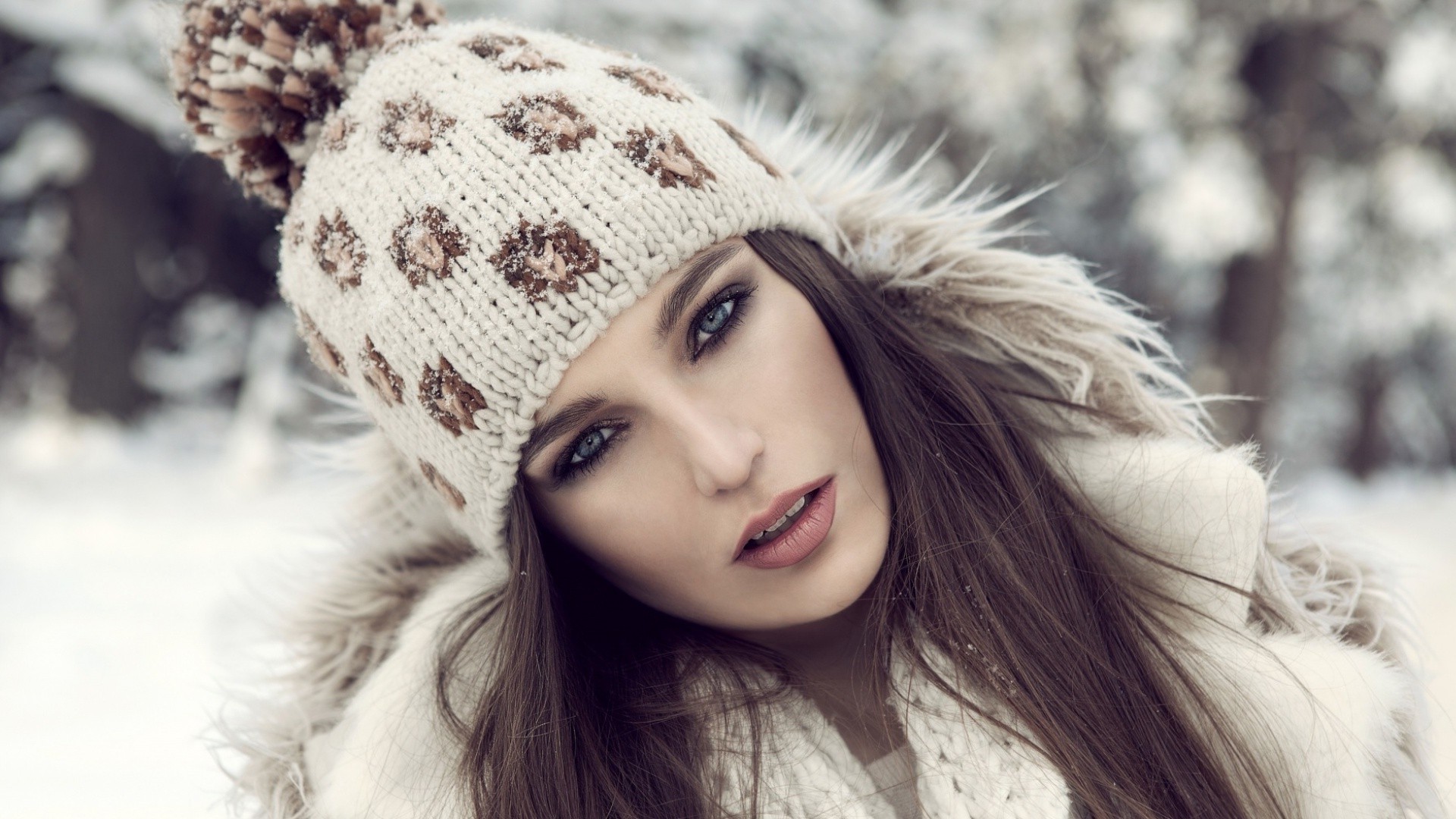 blue Eyes, Winter, Face, Long Hair, Fur Coats, Snow Wallpaper