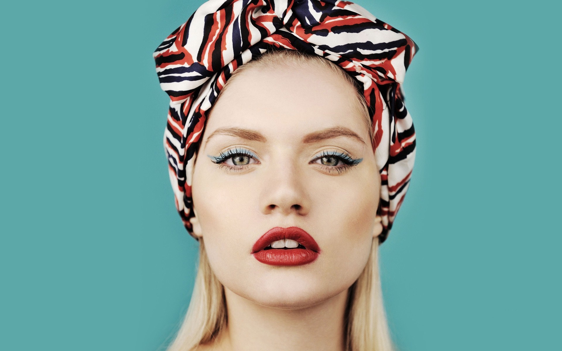 women, Martina Dimitrova, Blonde, Face, Green Eyes, Red Lipstick, Bandanas, Blue Background, Portrait Wallpaper