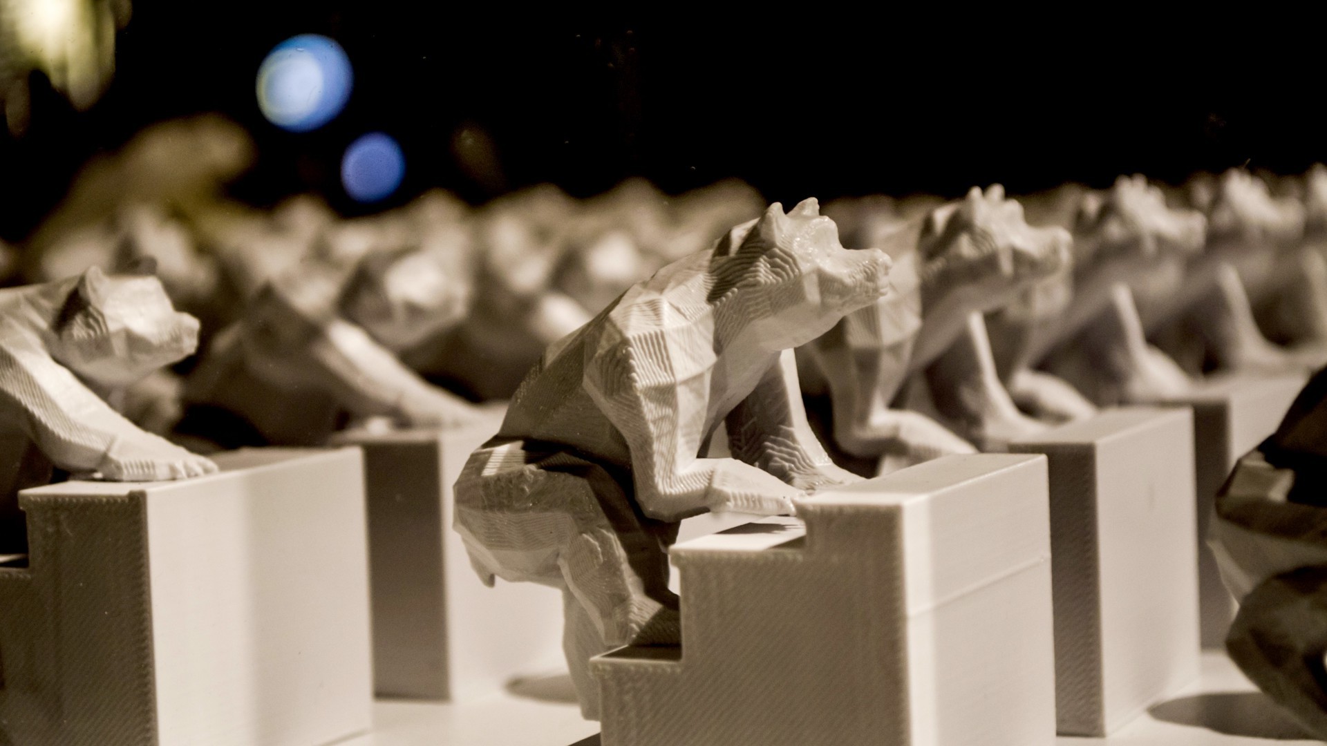 plastic artwork animals miniatures wolf 3d printer stairs bokeh depth of field Wallpaper