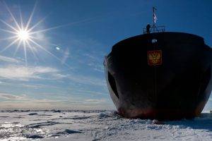 ship cargo shadow winter ice snow russian sun clouds icebreakers men ropes flag coat of arms sunlight
